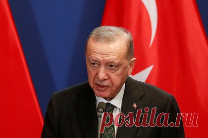 Эрдоган назначил нового главу Центробанка Турции. Президент Турции Реджеп Тайип Эрдоган назначил новым главой Центрального банка страны Фатиха Карахана, занимавшего должность заместителя управляющего регулятором. Карахан родился в 1982 году, работал в Федеральном резервном банке Нью-Йорка, а затем старшим экономистом в Amazon.