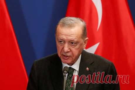 Эрдоган назначил нового главу Центробанка Турции. Президент Турции Реджеп Тайип Эрдоган назначил новым главой Центрального банка страны Фатиха Карахана, занимавшего должность заместителя управляющего регулятором. Карахан родился в 1982 году, работал в Федеральном резервном банке Нью-Йорка, а затем старшим экономистом в Amazon.