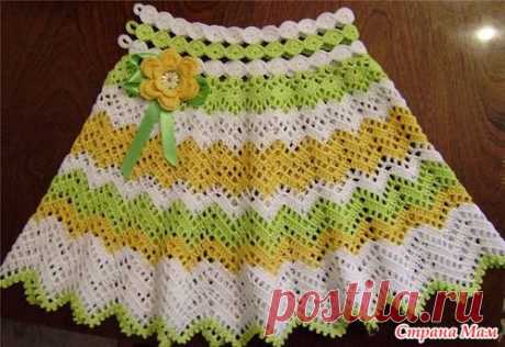 Костюм для девочки связанный крючком.