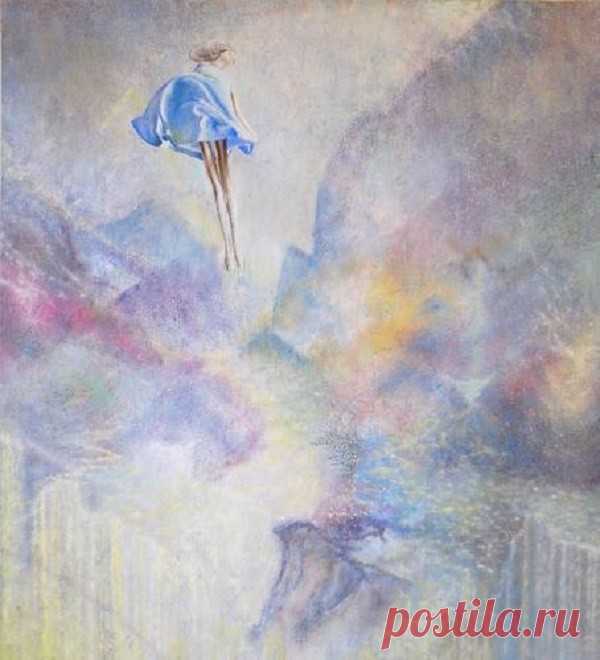 О крыльях...
Ей крылья подрезали много раз,
С надеждой, что не вырастут уже…
Могла ползти, но вновь летит сейчас,
А крылья – у неё они в душе...

И запасные крылья за спиной,
Что ей ломали, портили, смеясь,
Они достались дорогой ценой, 
Но их испачкать так старались в грязь…

А запуская грязь в других людей,
Не выйдет руки никогда отмыть.
Взмахнёт крылом и Бог прощает ей
Желание порою волком выть,

Желанье крылья-руки опускать,
Слезами умываясь до утра.
Но на рассвете ей о...