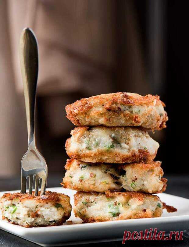 Рыбные котлеты будут в разы сочнее, вкуснее, если знать, что в них добавить (хитрые повара не расскажут об этом) - Будет вкусно - 30 марта - Медиаплатформа МирТесен Рыба представляют собой неисчерпаемую возможность для кулинарных экспериментов. Одно из простых и в то же время любимых блюд многих являются котлеты. Они хороши и тем, что подходят для детского и диетического меню. Для приготовления домашних рыбных котлет можно использовать как пресную, так и - 30 марта - 43208...