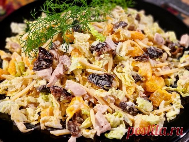 САЛАТ " ЛЮБИМЧИК " на Праздничный стол и не только!
    Ссылка на видео:
       https://youtu.be/AQ2Iz37pAZ4

Салат довольно простой, но очень вкусный, сочный и сытный. Запросто может заменить полноценный ужин. Да и на праздничном столе будет смотреться достойно. И готовится быстро! Попробуйте.