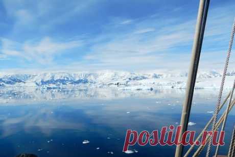 Талая ледниковая вода ускорит повышение уровня моря. Ученые Океанографического института Скриппса Калифорнийского университета в Сан-Диего показали, что талая вода, вытекающая в море из-под антарктических ледников, заставляет лед таять быстрее. Это усиливает вклад ледников в повышении уровня моря сверх того уровня, который предсказывают модели.