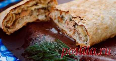 Рыбка в лаваше #кулинарныймарафон Автор рецепта людмила Рыбка в лаваше #кулинарныймарафон - пошаговый рецепт с фото. Корочка, которая рассыпается от прикосновения ножа, и своим хрустом мгновенно вызывает аппетит.
а под корочкой сочная, ароматная рыбка, в сырной "шапке", на толстой подушке из лука, пропитанного соками.
и все это с большим количеством зелени.
Откусываешь кусочек, аккуратненько втягивая сок, и стараешься захватить все вместе, за раз, ведь так вкуснее😄, и сно...