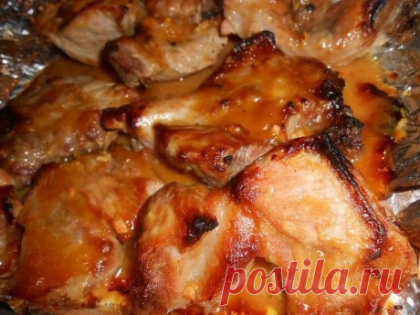 МЯСО ПО-БЫСТРОМУ ОТ АЛЛЫ ДУХОВОЙ. ПАЛЬЧИКИ ОБЛИЖЕШЬ! 
Рецепт из программы "Смак". Готовила это блюдо Алла Духова. Очень быстро, легко и вкусно! 
Ингредиенты: 
Мясо 
Мёд 
Горчица 
Соль 
Перец 
Капля растительного масла для жарки 
Приготовление: 
Если мясо из холодильника, дайте ему немного полежать при комнатной температуре. Нарежьте произвольно и достаточно крупно. Сковородку разогреть и слегка смазать растительным маслом. Мясо кладём на раскалённую сковороду и на силь...