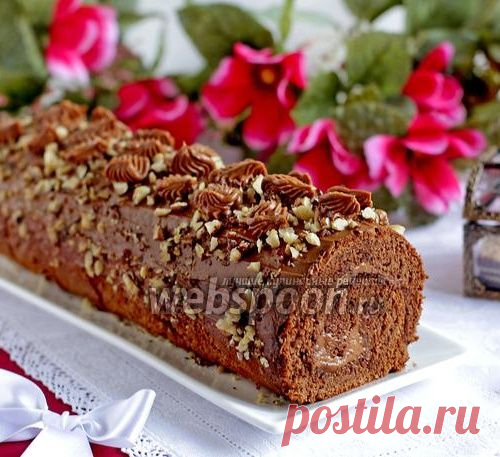 Шоколадный рулет с орехами