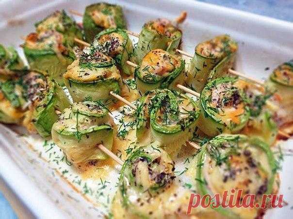 Суперские рулетики из кабачков с куриным мясом.