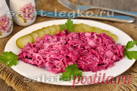 Салат из свеклы с соленым огурцом и чесноком