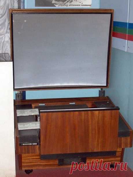 Советский цветной телевизор с плоским экраном 1959 года / Назад в СССР / Back in USSR