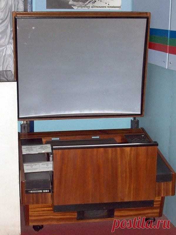 Советский цветной телевизор с плоским экраном 1959 года / Назад в СССР / Back in USSR