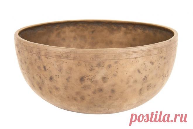 ИСТОРИЯ ТИБЕТСКИХ ПОЮЩИХ ЧАШ
ИНТЕРВЬЮ С ЛАМОЙ ЛОБСАНГОМ ЛЕШЕ.