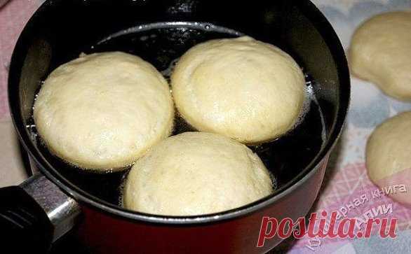 Самые вкусные пончики
Это самые вкусные пончики... которые я ела!
Уже 2 раза их делала - обалденные! Мягенькие , прямо воздушные, с хрустящей корочкой! Начинку можно любую класть, мне очень понравилось с инжировым повидлом, а еще будет вкусно со свежей малиной, перетертой с сахаром, можно с заварным кремом, как у автора...
Тесто:
Молоко - 500 мл.
Яйца - 2 шт.
Масло сл. или маргарин - 125гр.
Сахар - 2 ст.л. + 1ч.л.
Соль - 1,5 ч.л.
Дрожжи сухие - 11 гр. (пакетик)
Вода тёплая - 0,5 ст.
Мука - ст