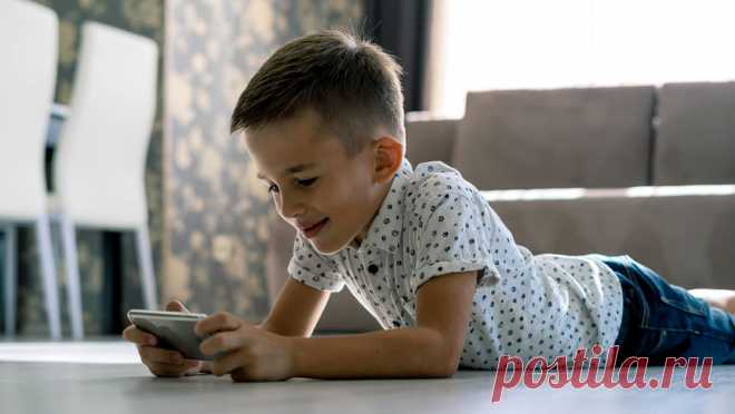 В Каспийске девятилетний мальчик сообщил о минировании своей школы из-за нежелания учиться. В Дагестане мальчик позвонил в полицию и заявил о минировании своей школы, потому что не хотел идти на уроки. Об этом сообщает Life со ссылкой на Shot. Сотрудники полиции Каспийска узнали об опасности, которая грозит одной из местных ...