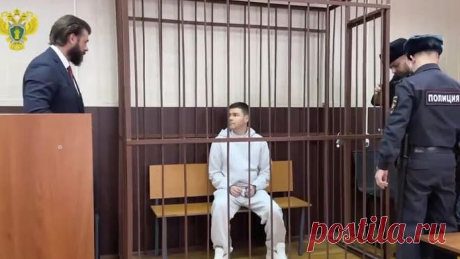 В деле блогера Аяза Шабутдинова появился новый фигурант. По делу Аяза Шабутдинова в качестве обвиняемого привлечен гендиректор компании, через которую блогер продавал свои курсы. Он объявлен в розыск, а его банковские счета арестованы. Об этом сообщила прокуратура Москвы в ...