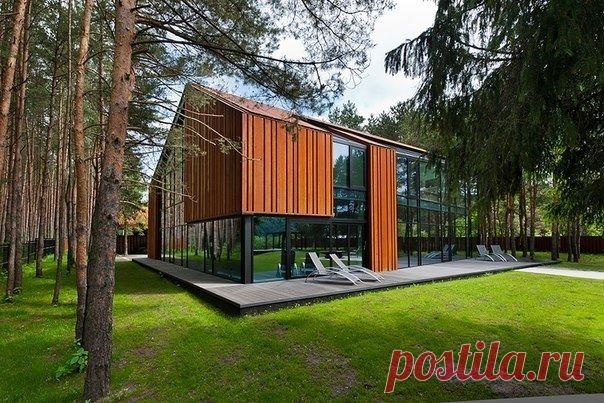 Дом на берегу реки в Каунасе