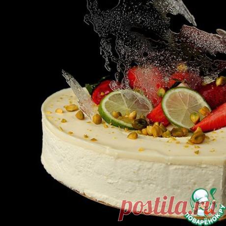 Мусс из белого шоколада и лайма с клубничным желе.