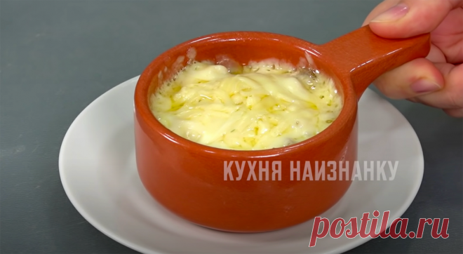 Жюльен без духовки: уже все мои знакомые его готовят (делюсь любимым рецептом)  🍴
Жюльен — это блюдо, которое готовится быстро и просто, но при этом получается очень вкусным и ароматным.
В этом рецепте я расскажу, как приготовить жюльен без использования духовки.
Получается он очень нежным и сочным, а главное — невероятно вкусным.
Ингредиенты:
500 г куриного филе 250 г шампиньонов 1 луковица 150 г сыра