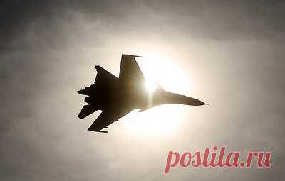 Экипажи российских Су-34 уничтожили укрепленные позиции ВСУ на южнодонецком направлении. В МО отметили, что экипажи истребителей-бомбардировщиков круглосуточно несут боевое дежурство на аэродромах базирования