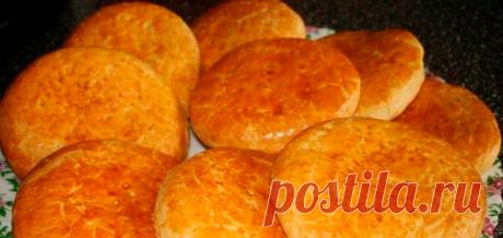 Сметанные коржики Сметанные коржики идеально подойдут в качестве перекуса, их можно дать детям с собой в школу. Более того, они хорошо хранятся.