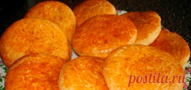 Сметанные коржики Сметанные коржики идеально подойдут в качестве перекуса, их можно дать детям с собой в школу. Более того, они хорошо хранятся.