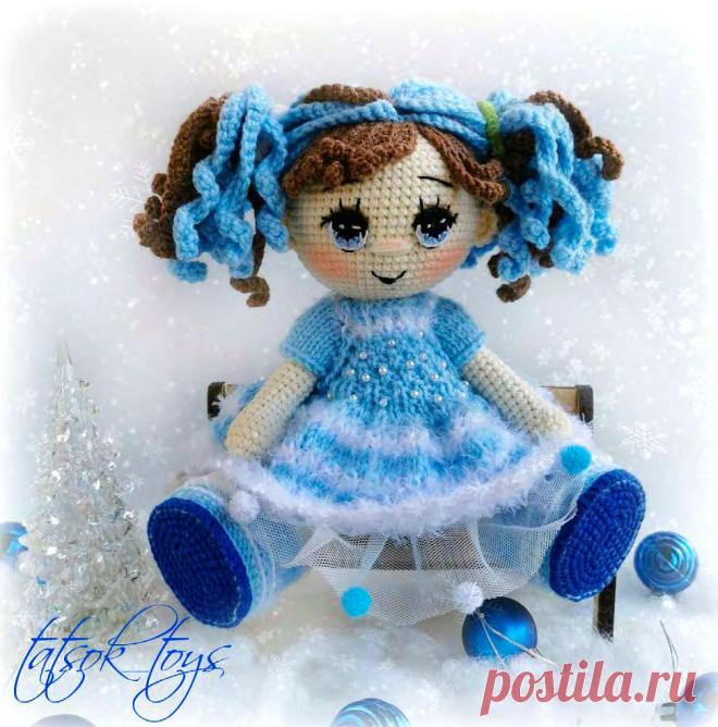 PDF Малышка Винте крючком. FREE crochet pattern; Аmigurumi toy patterns. Амигуруми схемы и описания на русском. Вязаные игрушки и поделки своими руками #amimore - кукла в платье из обычной пряжи, куколка девочки в зимнем наряде.