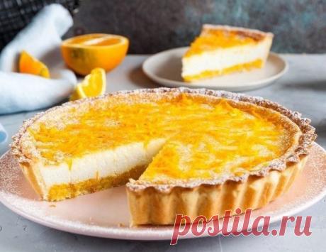 Пирог с апельсиново-творожной начинкой

Ингредиенты:

Для апельсиновой начинки:

Апельсины — 2 шт.
Сахар — 3–4 ст. л.

Для заливки:

Сметана жирностью 20% — 300 г
Сахар — 100 г
Яйца — 2 шт.
Тертая цедра апельсина — 0,5 ч. л.

Для творожной начинки:

Жирный творог — 400 г
Сахар — 100 г
Ванильный экстракт — 1 ч. л.

Для теста:

Мука — 2 стак.
Сливочное масло — 200 г
Яйца — 2 шт.
Сахар — 1 стак.

Приготовление:

1. Заранее достаньте масло из холодильника, оно должно стать сов...
