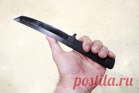 20-летний россиянин напал с ножом на приятеля и получил шесть лет колонии. В Еврейской автономной области и Хабаровском крае суд приговорил к шести годам лишения свободы 20-летнего юношу, изрезавшего знакомого. С 12 по 13 ноября 2022 года в городе Бикин осужденный пришел в гости к товарищу. Там была целая компания, все они выпивали. Вскоре хозяин квартиры и фигурант поссорились.