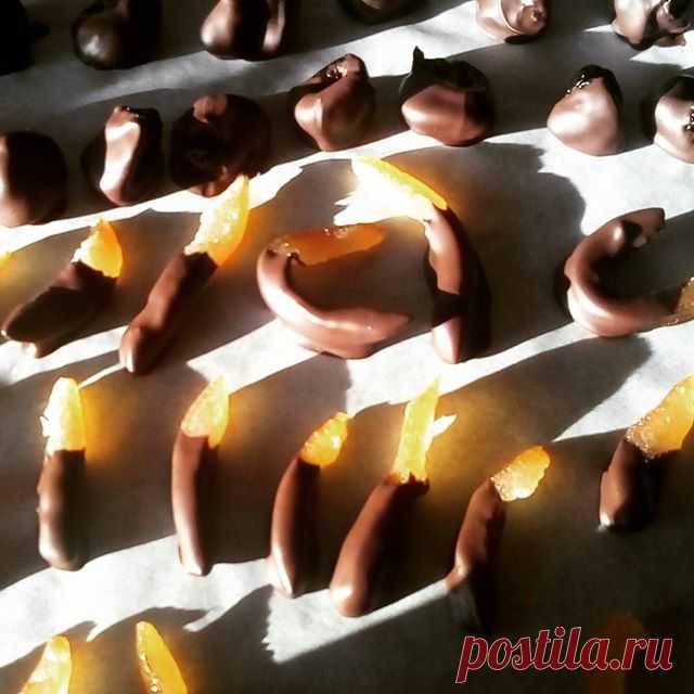 Апельсиновые корочки и чернослив в тёмном шоколаде Extra-Bitter Guayaquil 64% #cacaobarry #шоколад #конфетыручнойработы #удаловашеф #шоколатье #лучшийподарокдевушке #романтическийподарок #конфетыназаказвдмитрове #конфетыназаказвмоскве