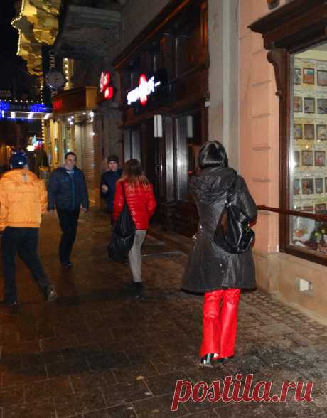 НЕ В КРОМЕШНИКАХ ПИСАНО И НЕ ХРОНИКИ ЗАВОДНОЙ ПТИЦЫ...