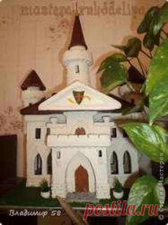 Мастер-класс по лепке из соленого теста: Родовой замок Автор: Матулевский Владимир E-mail автора: vmatulevsky@mail.ru Материалы: Картон, газета, клей пва, соленое тесто, любые краски, матовый лак. Основные инструменты: Ножницы, нож для резки картона и любые имеющиеся у вас инструменты для лепки...