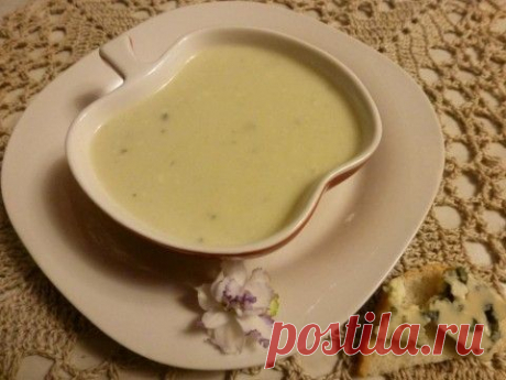 Суп-пюре из яблок и сыра.