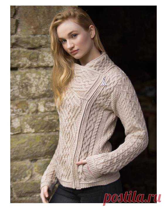 CABLE KNIT SIDE ZIP JACKET Z4630 Made from 100% Merino Wool
Irish cable stitches form this beautifully fitted Jacket, with insert pockets.  The side zip feature gives this garment a biker jacket feel which is very on trend for the season.    
Colours Available: Natural, Parsnip & Army Green
Sizes Available: Small to XLarge
Garment length: Small/Medium 24