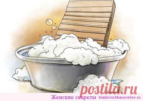 Отбелим все | Женские секреты Приготовление просто примитивное, да и ингредиенты тоже. Кухонные полотенца и подобные вещи, где преобладают жирные пятна отстирает горчица. 2 ст.л. горчичного порошка развести в литре горячей воды и дать настояться. Процедить, развести в необходимом количестве воды и замочить полотенца на ночь. Стирать обычно. Полотенца побелеют и продезинфицируются, а рисунок станет только ярче. Белые вещи желтеют от старости …