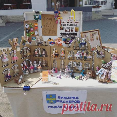 Вот так отдыхает на море Келба))) не смогла удержаться и не поучаствовать в выставке в самом центре Анапы))) и до моря 200 метров))) бегаю остывать) #kelba @ Anapa