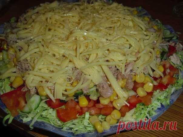 Салат с тунцом.