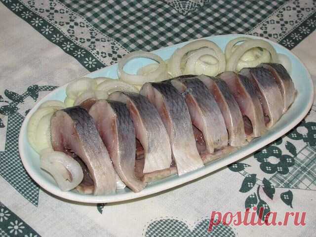 А какая получается вкуснятина… Больше никогда не покупаю магазинную соленую селедку!