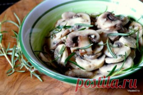 Антипасто из маринованных шампиньонов с розмарином В Италии есть целый класс закусок, который называется Verdura marinata per antipasto. В самом первом приближении можно было бы сравнить эти домашние маринады с нашими домашними солениями. Но у них …