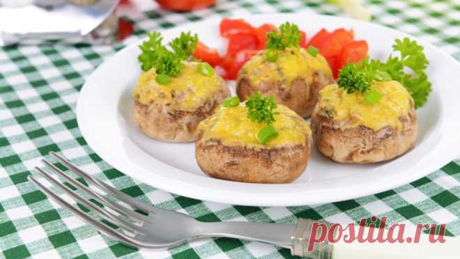 Новые вкусные рецепты на Новый год 2018 с фото: простые и вкусные Новый год – особенный праздник. В этот день мы собираемся в кругу самых близких нам людей и делимся добрыми, искренними, сердечными пожеланиями. И конечно