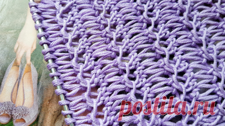 Пончо из королевского гардероба и новый узор в ваши копилки. Обожаю нетривиальные узоры, ..... узоры, которые сделают ваше изделие видимым, без всяких на то причин. ?? Наступает лето и мы охотно будем носить лёгкие туники сшитые из хлопка или шёлка. А что же сможет придать лёгкость вязаной вещи - конечно воздушный узор. Раппорт: 2 петли и 4 ряда. 1-ый ряд: кромочная, далее вяжем лицевую петлю, возращаем её на левую спицу и ещё раз вяжем лицевой. рукоделие, вязание,хобби,ст...
