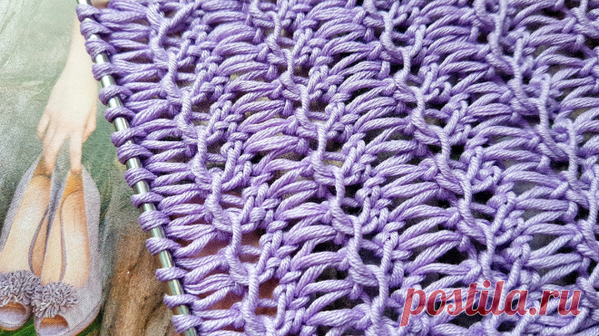 Пончо из королевского гардероба и новый узор в ваши копилки. Обожаю нетривиальные узоры, ..... узоры, которые сделают ваше изделие видимым, без всяких на то причин. ?? Наступает лето и мы охотно будем носить лёгкие туники сшитые из хлопка или шёлка. А что же сможет придать лёгкость вязаной вещи - конечно воздушный узор. Раппорт: 2 петли и 4 ряда. 1-ый ряд: кромочная, далее вяжем лицевую петлю, возращаем её на левую спицу и ещё раз вяжем лицевой. рукоделие, вязание,хобби,ст...