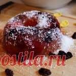 Фруктовое желе из желатина и сока с замороженными ягодами