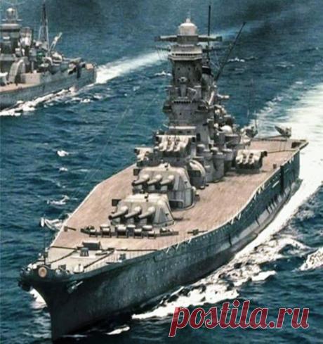 Battleship Yamato Maru da classe Yamato, que serviu com a Marinha Imperial Japonesa durante a Segunda Guerra Mundial. Em 1945, ela foi afundado por bombardeiros e torpedo Americana