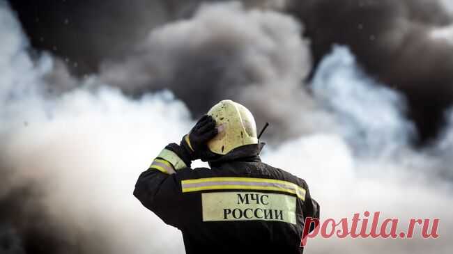 В Волгоградской области тушат пожар после падения обломков БПЛА