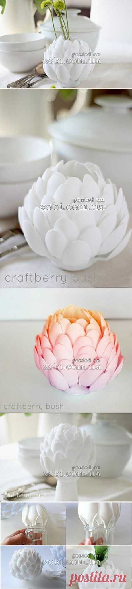 мини ваза из пластиковых ложечек