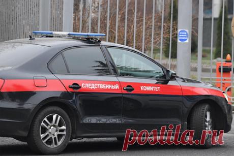 Жестоко избитая мужем россиянка пожалела его и умерла через месяц. В Верхотурье Свердловской области 41-летняя женщина умерла, после того как ее жестоко избил пьяный гражданский муж. Из-за ревности 42-летний сожитель нанес россиянке удары по голове, в результате она получила черепно-мозговую травму. Жертва домашнего насилия не обратилась в больницу сразу, пожалев мужчину.