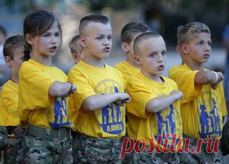 (2) Facebook