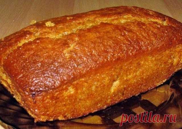 Быстрый пирог к чаю. Нет проще!

Тесто: стакан кефира, 3 яйца,0,5 ч. ложки соды,соль, сливочное масло(растопленное)100гр, мука. Тесто должно получиться как сметана.1/2 часть теста выливаем в форму, далее начинку(у меня жареная капуста)и еще 1/2 часть теста. Сверху немного сливочного масла(натертого)и посыпать тертым сыром.
В духовку при 180
Приятного аппетита!