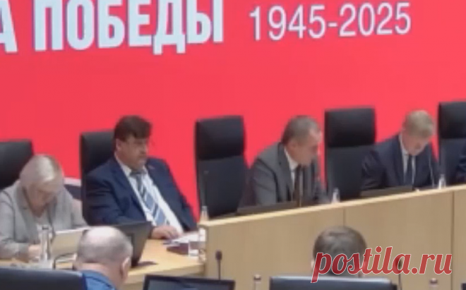 Гладков призвал публиковать имена тех, кто использует укрытия как туалеты. Жители Белгородской области не раз жаловались на мусор и грязь в укрытиях. Гладков заявил, что контроль над ними усилят, и предложил обнародовать имена и места проживания тех, кто использует защитные сооружения «не по назначению»