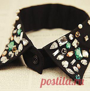 Расшитый стразами воротник-обманка