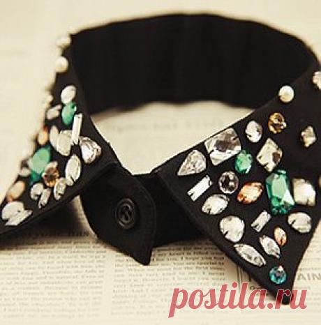 Расшитый стразами воротник-обманка